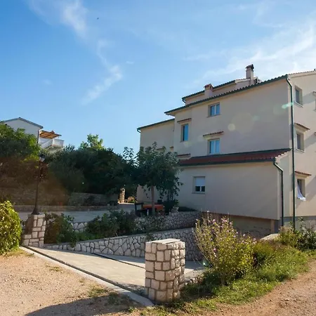 2 Bedroom Lovely In Barbat *