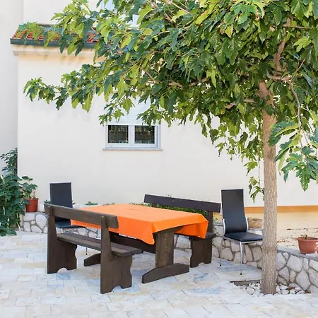 Apartment 2 Bedroom Lovely In Barbat *