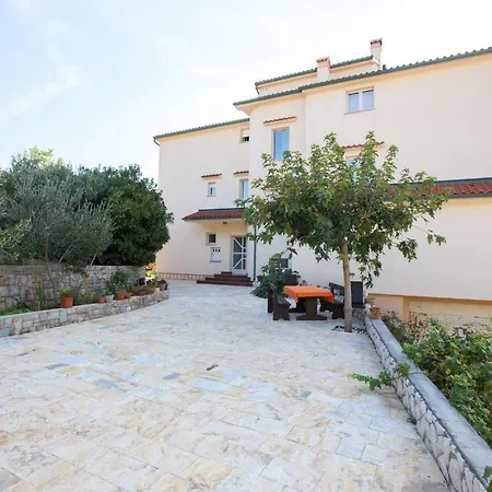 Apartment 2 Bedroom Lovely In Barbat Barbat na Rabu